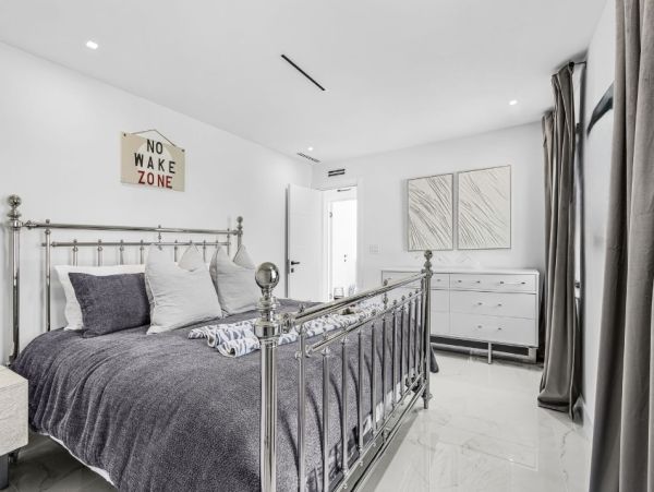 Ultimate Cape Coral Getaway - Luxury 3-Bedroom Pool Home